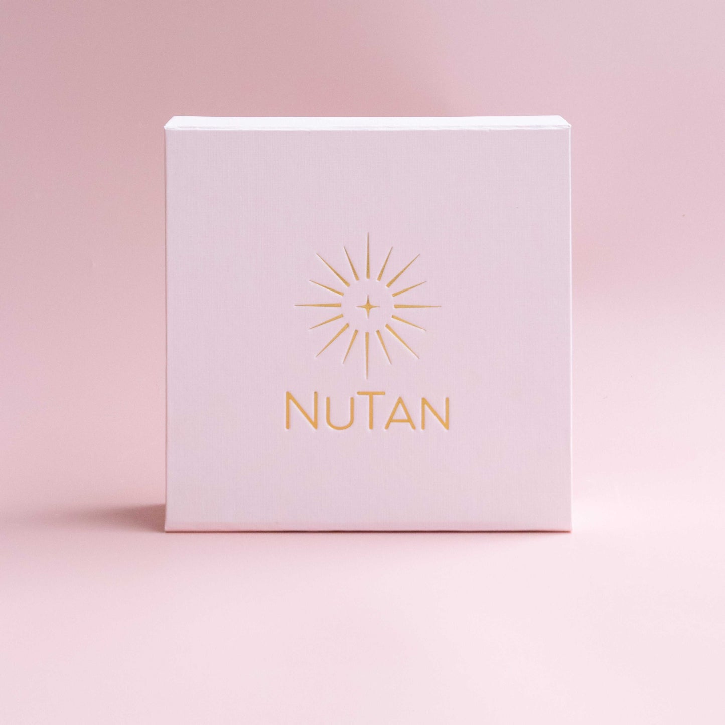 NuTan® tanning kits include 5 pouches comprising of 10 tanning patches presented in a pink box.